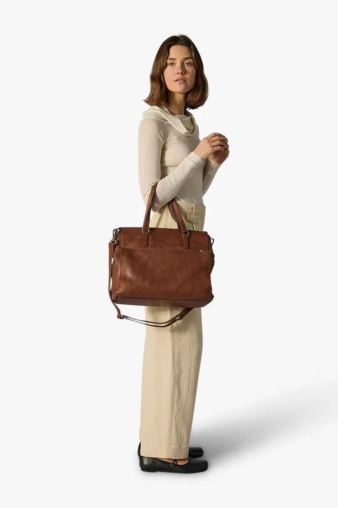 Adax Napoli Malika Skinn Laptop Skulderveske 14" Caramel-Veske-BagBrokers