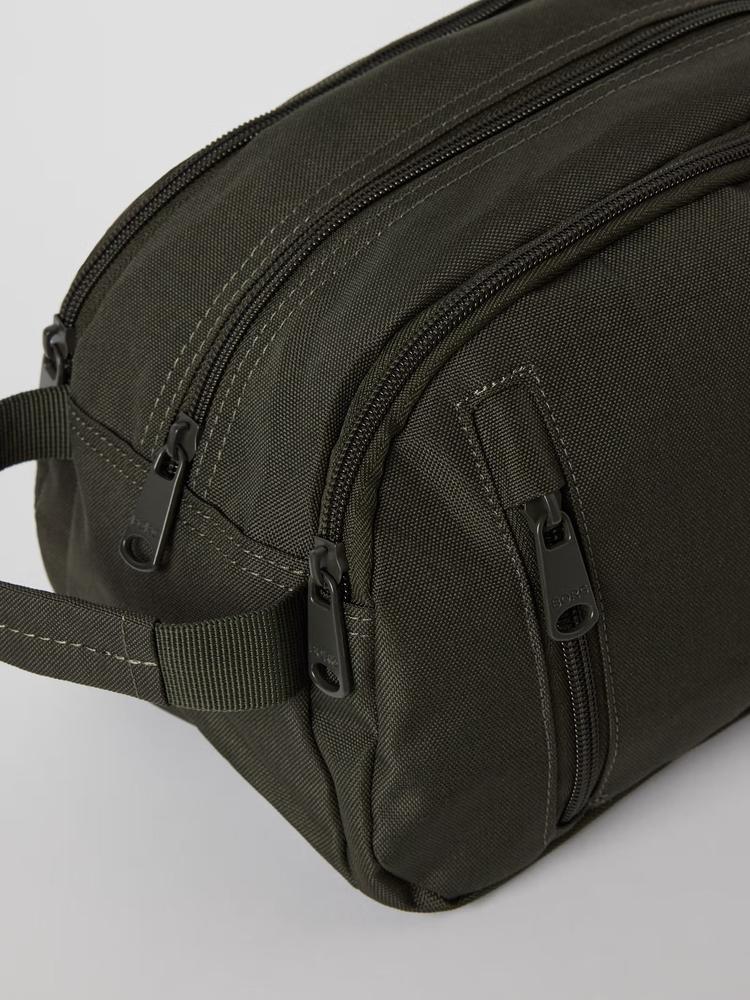 Grønn Bjørn Borg Core 8007 toalettmappe Forest Night-Toalettmappe-BagBrokers