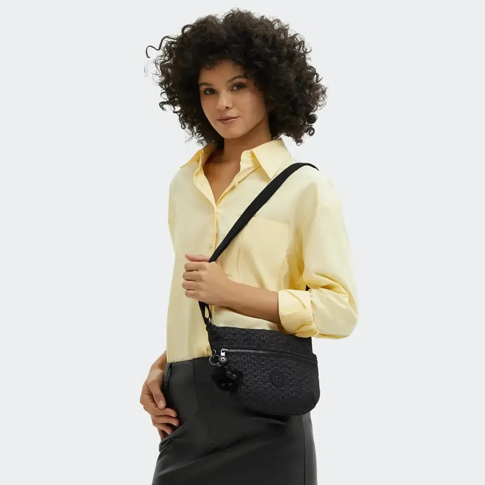 Kipling Arto S small skulderveske Signature Emb-Veske-BagBrokers