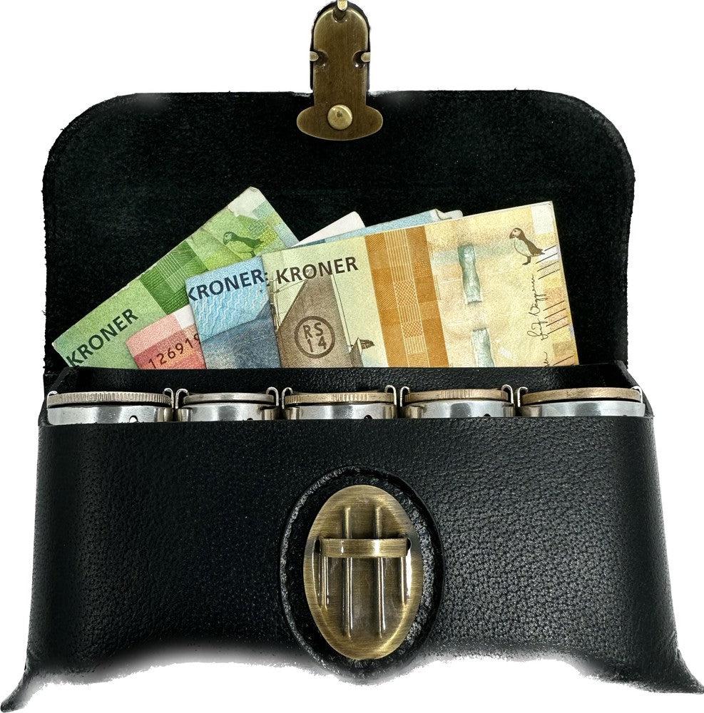 Myntapparat i stål med kraftig og solid skinnetui med beltefeste Svart-Lommebok/ Kortholder-BagBrokers