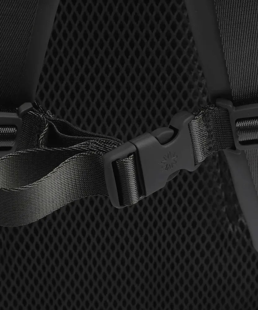 Rains Clip Front Backpack W3 Black-Ryggsekker-BagBrokers