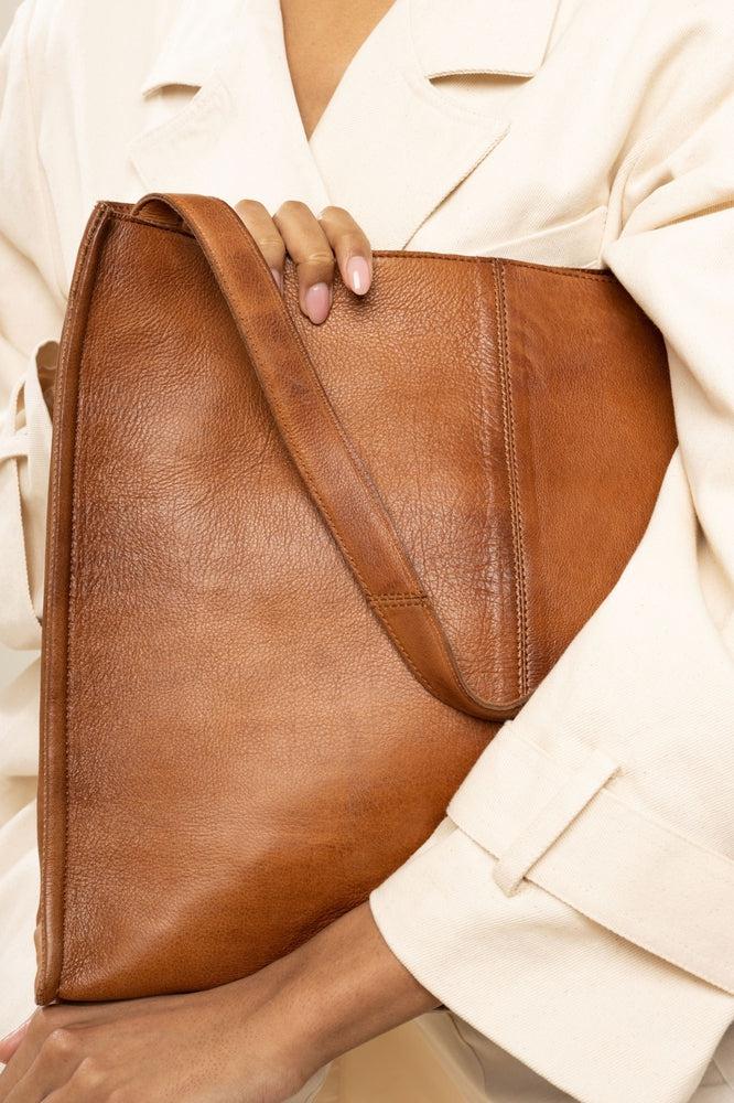 Re:Designed by Dixie Aro Urban mellomstor skulderveske i skinn Walnut-Damevesker-BagBrokers