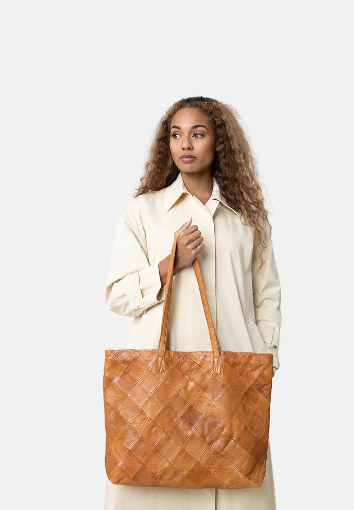 Re:Designed by Dixie Caia skulderveske i skinn Burned Tan-Damevesker-BagBrokers