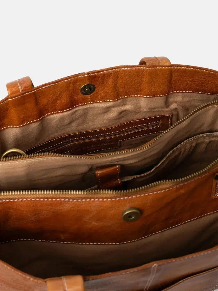 Re:Designed by Dixie Eliana PC skulderveske i skinn Walnut-Damevesker-BagBrokers