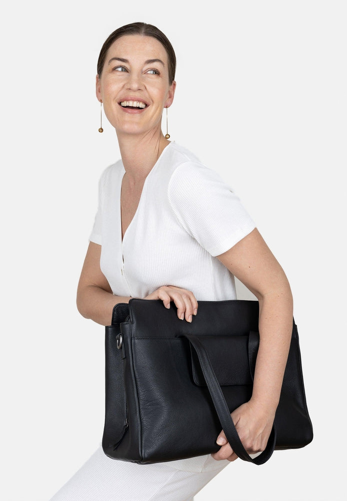 Re:Designed by Dixie Evia Urban skulderveske i skinn Svart-Damevesker-BagBrokers