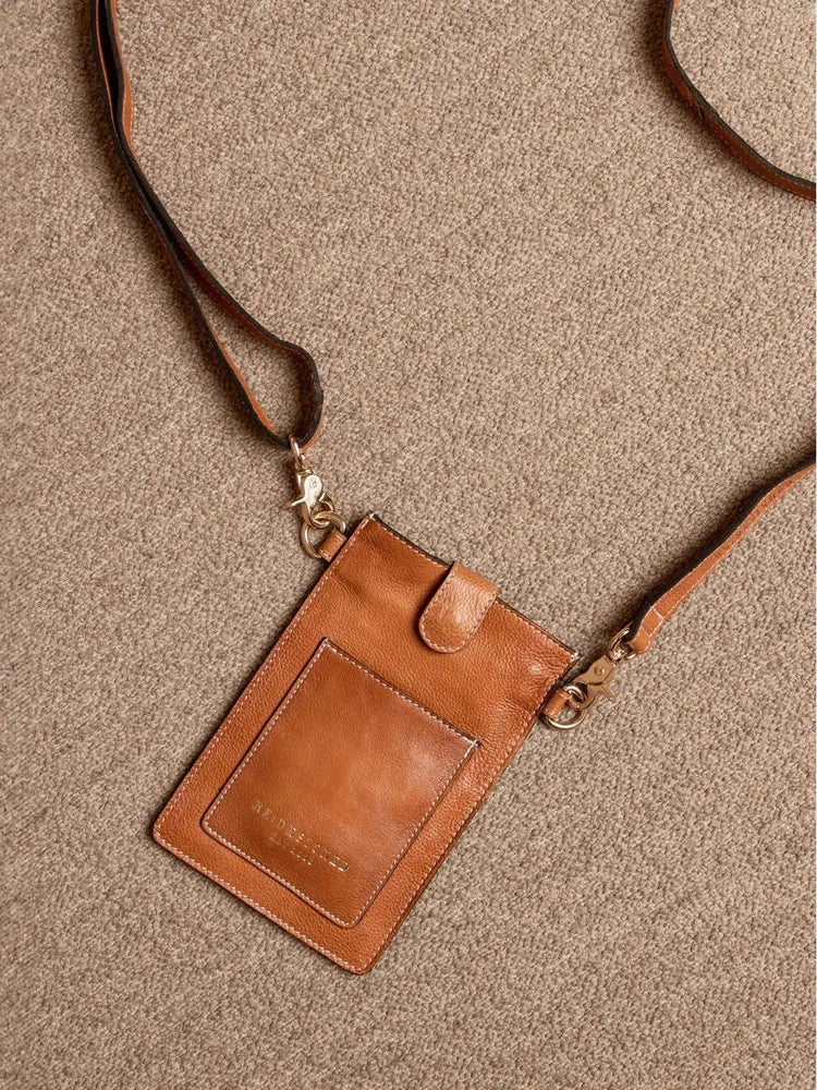 Re:Designed by Dixie Freja mobilveske i skinn Burned Tan-Damevesker-BagBrokers