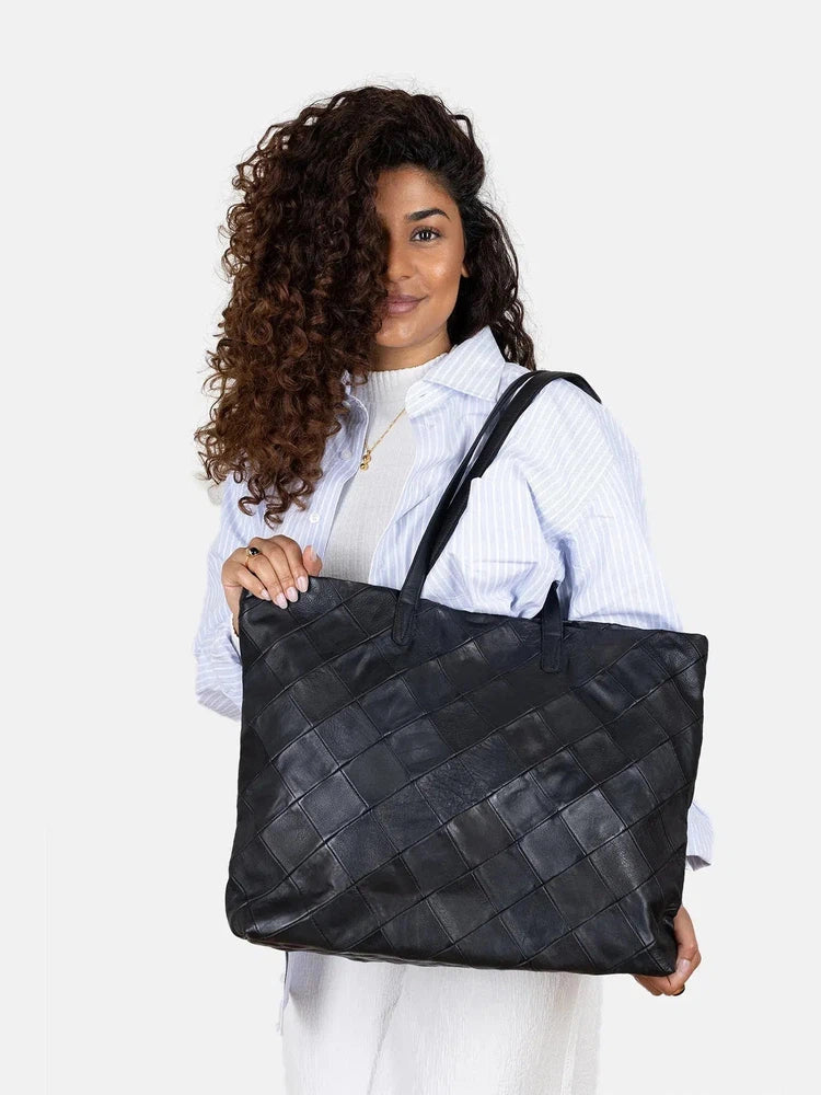 Re:Designed by Dixie Gry skulderveske i skinn Black-Damevesker-BagBrokers