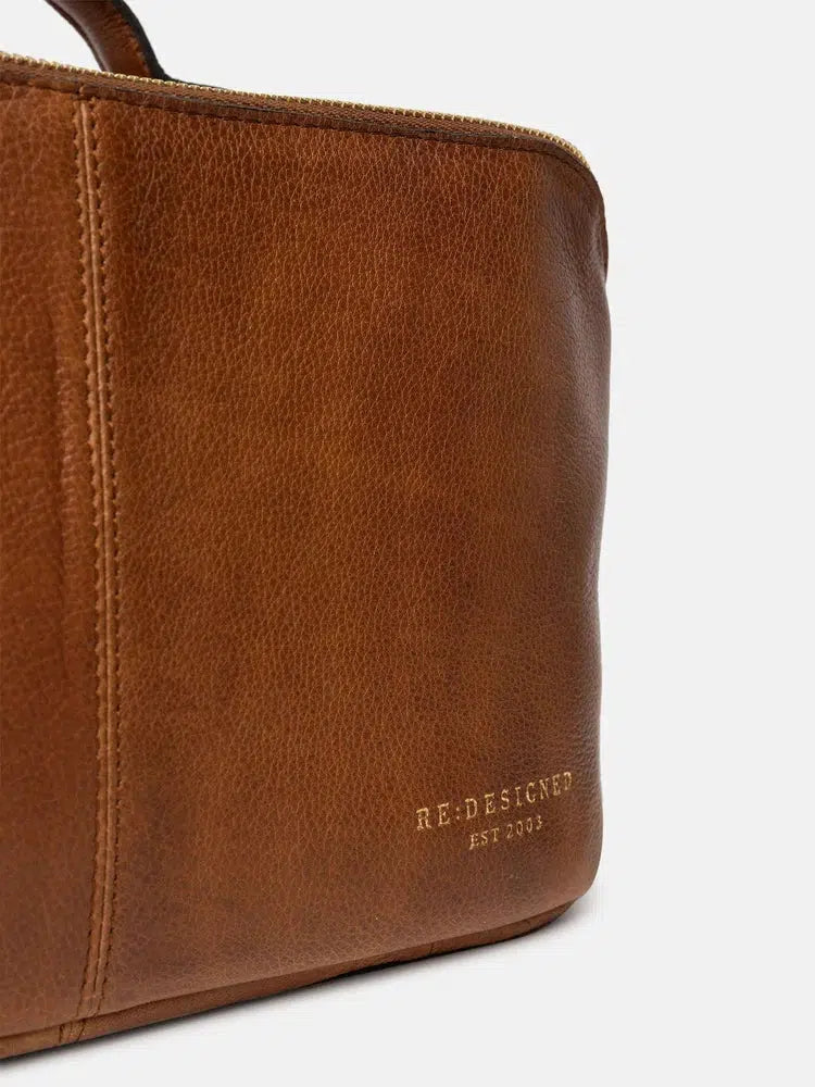 Re:Designed by Dixie Halima Big toalettmappe Walnut/Gold-Toalettmappe-BagBrokers