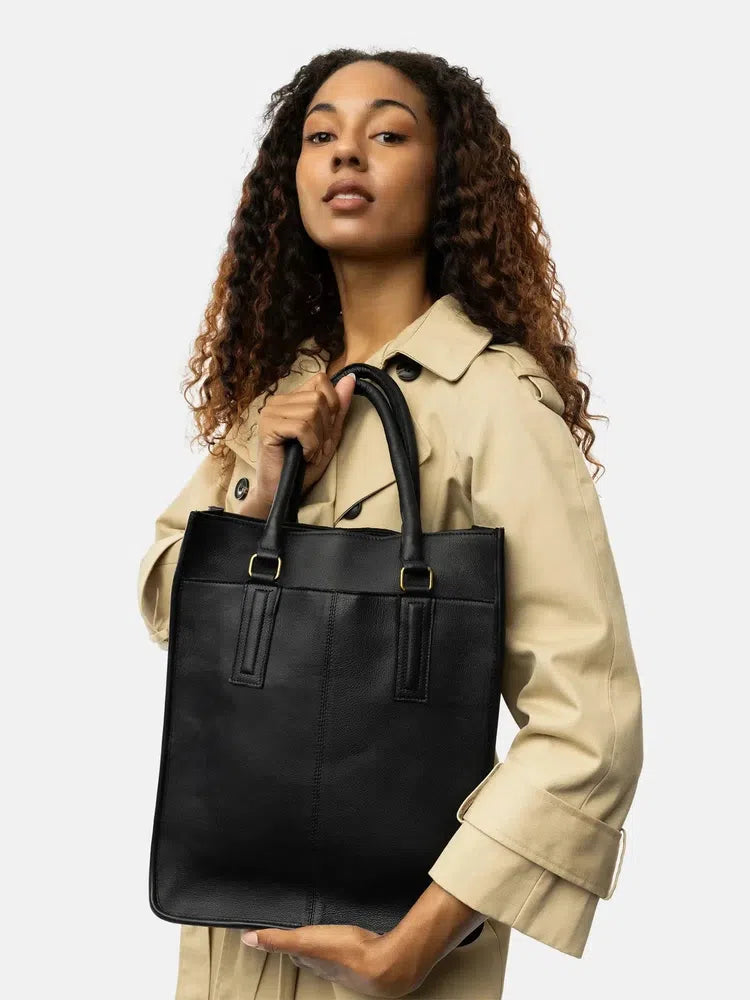 Re:Designed by Dixie Halma veske med bærehåndtak i skinn Black-Damevesker-BagBrokers