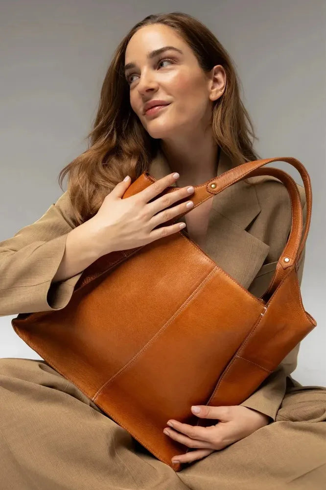 Re:Designed by Dixie Jona Big skulderveske i skinn Burned Tan-Damevesker-BagBrokers