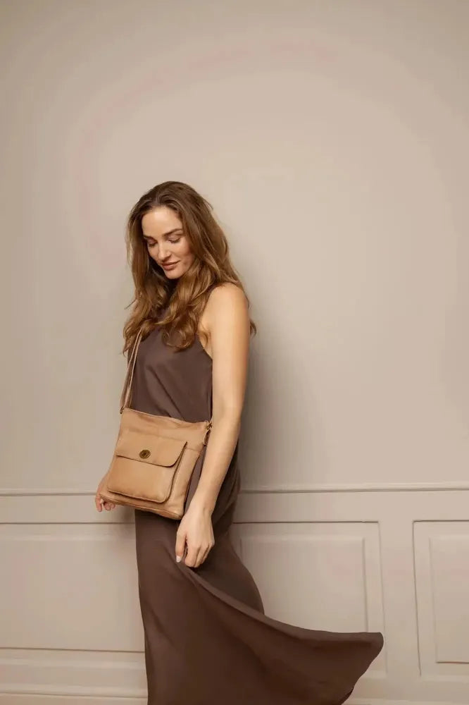 Re:Designed by Dixie Kay Urban skulderveske i skinn Taupe-Damevesker-BagBrokers