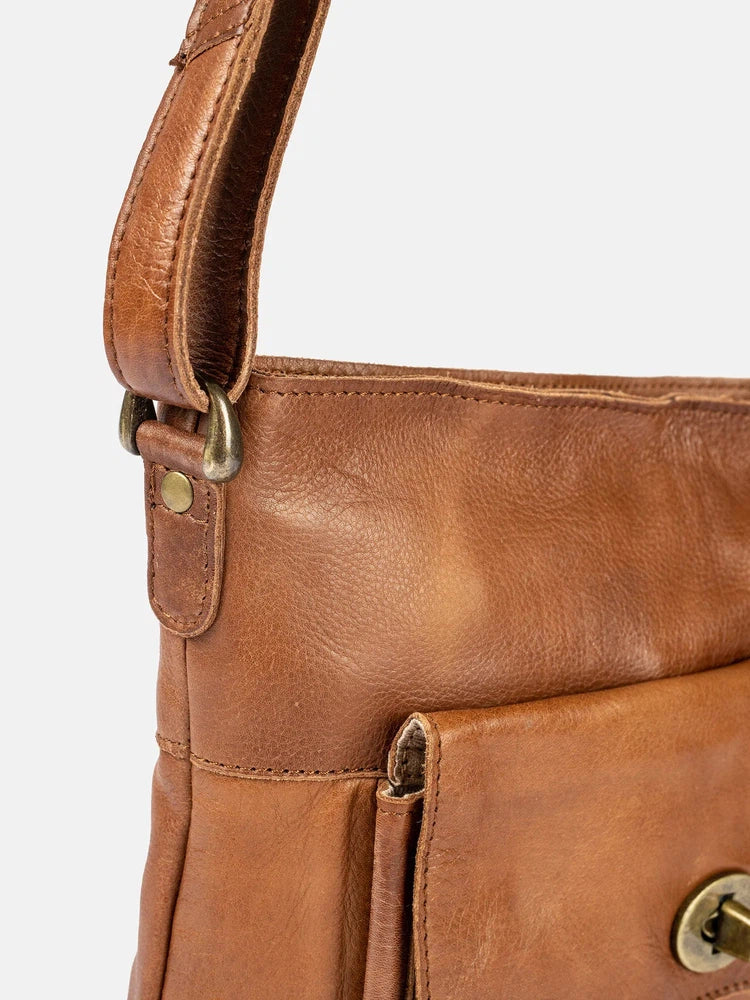 Re:Designed by Dixie Kay Urban skulderveske i skinn Walnut-Damevesker-BagBrokers