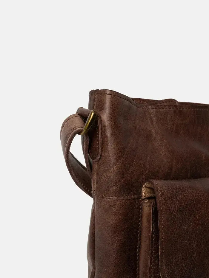 Re:Designed by Dixie Kay Urban skulderveske i skinn Woodsmoke-Damevesker-BagBrokers