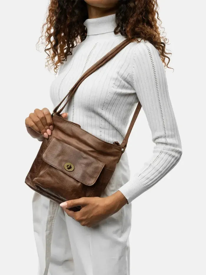 Re:Designed by Dixie Kay Urban skulderveske i skinn Woodsmoke-Damevesker-BagBrokers