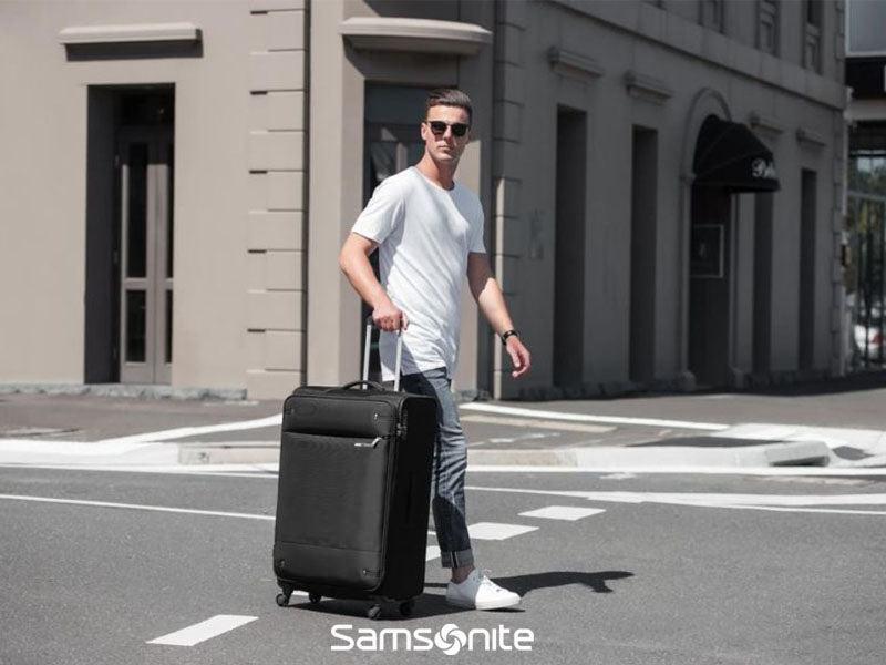 Samsonite Base Boost lett myk utvidbar stor koffert 78 cm Svart-Myke kofferter-BagBrokers