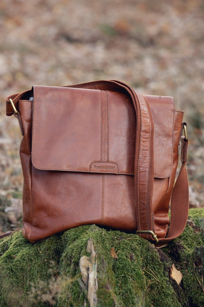 Springfield Stor skulderveske med lokk i skinn Cognac-Veske-BagBrokers