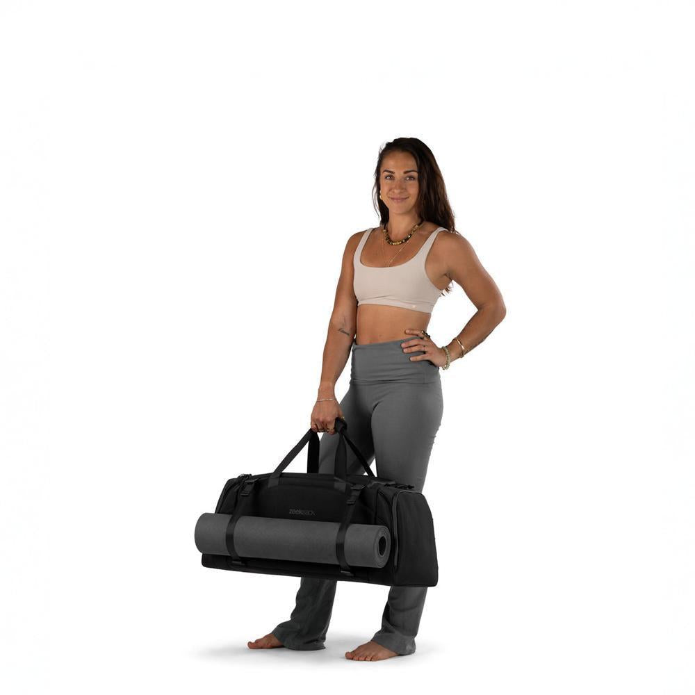 The Duffelbag på person - størrelse og passform med treningsmatte