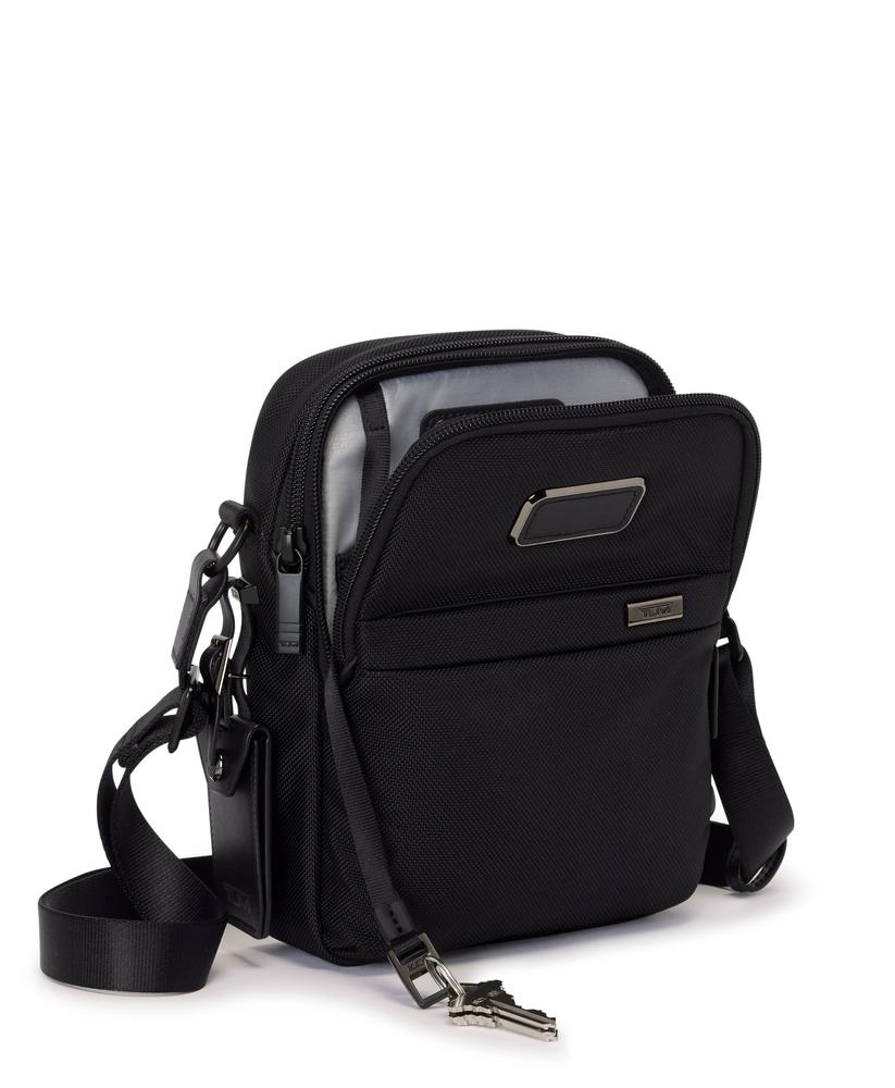 Tumi Alpha 4 Small Crossbody Black-Veske-BagBrokers