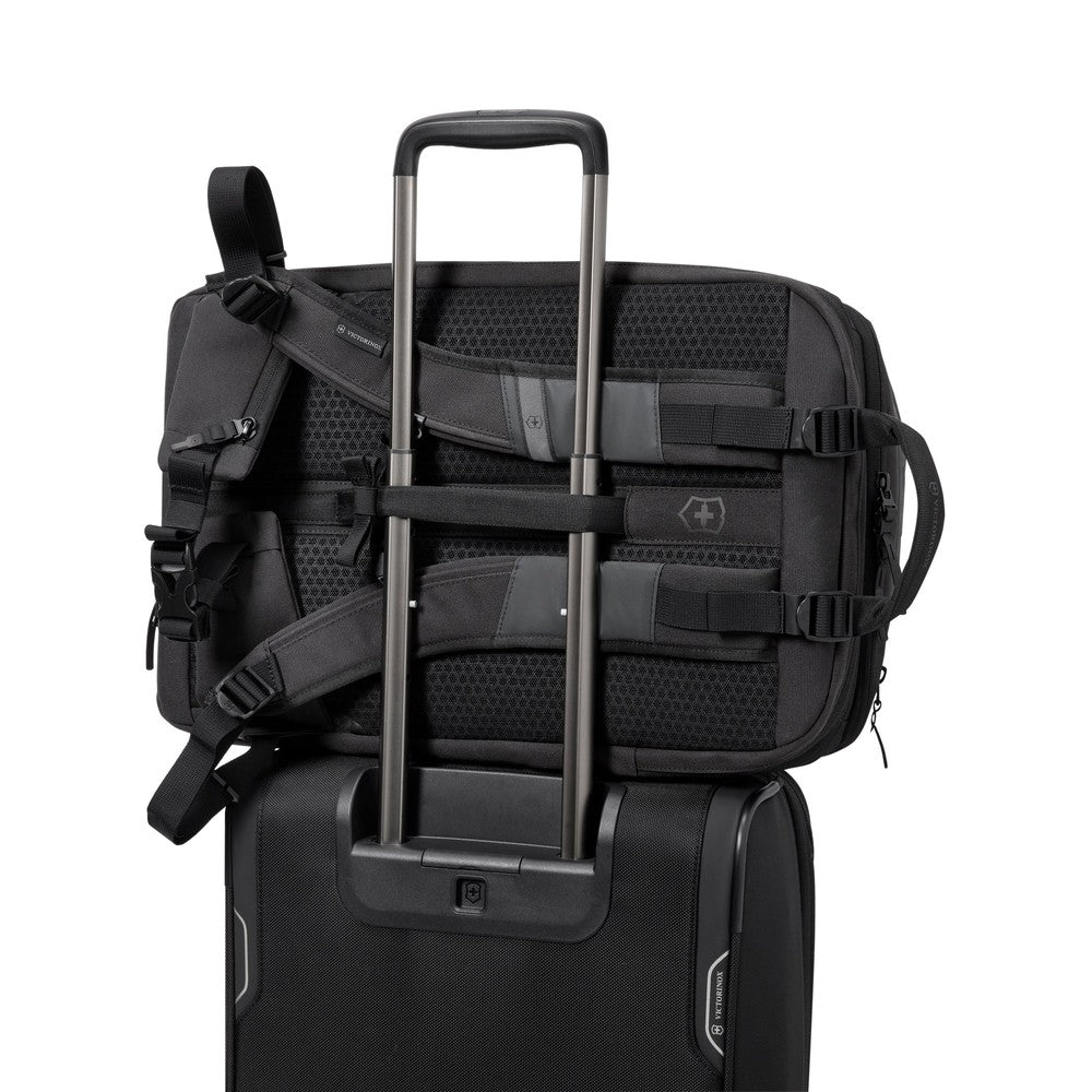 Victorinox Touring 2.0 Traveler Backpack Black-PC-sekk-BagBrokers