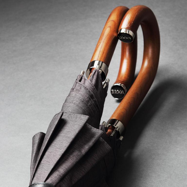 Vogue 560 V Eksklusiv lang Herre paraply med håndtak av tre, Svart-Paraplyer-BagBrokers