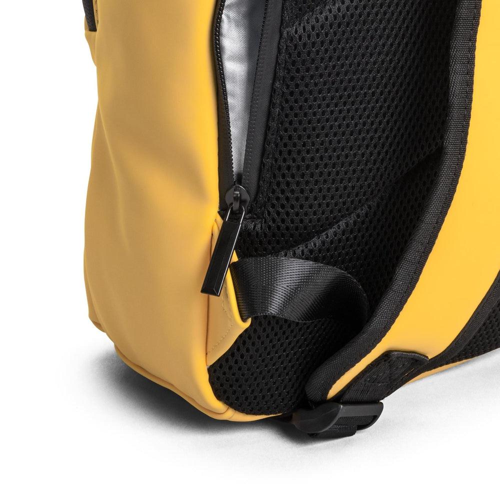 ESCAPE Vannavvisende sporty sekk 16 liter Gul-Ryggsekker-BagBrokers