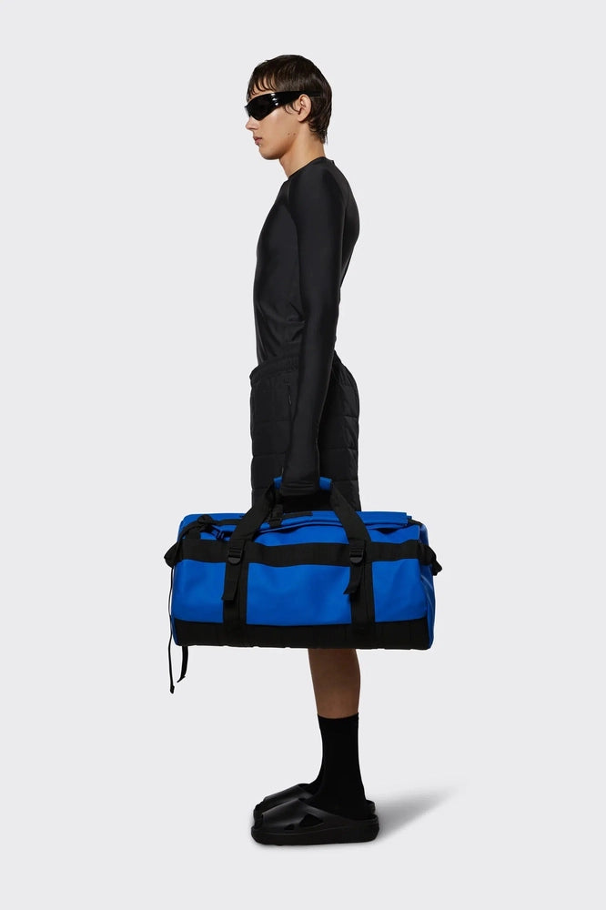 Rains Duffel Bag Small Digital Waves blå-Bagger-BagBrokers