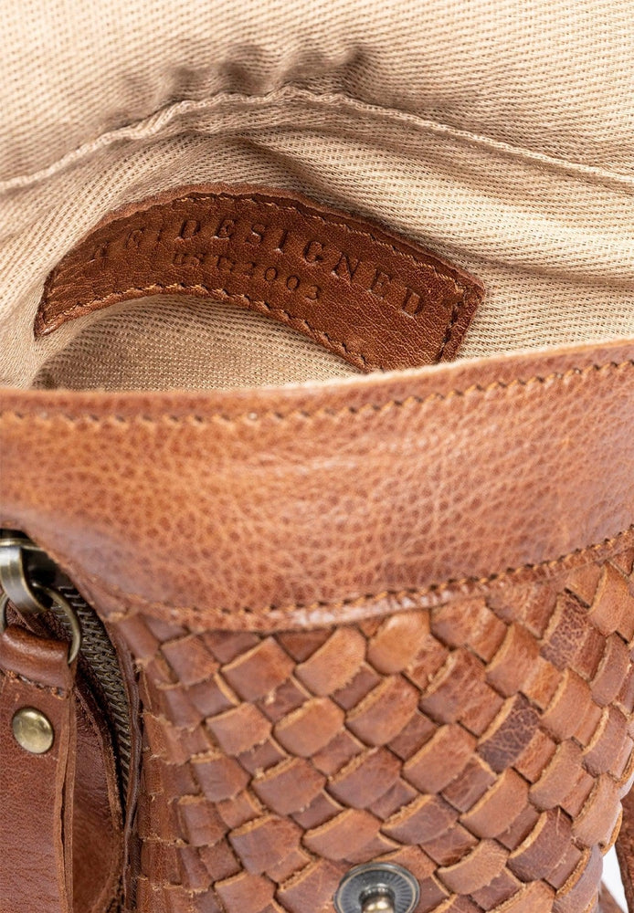 Re:Designed by Dixie Lynsey Urban liten skulderveske i skinn Walnut-Damevesker-BagBrokers