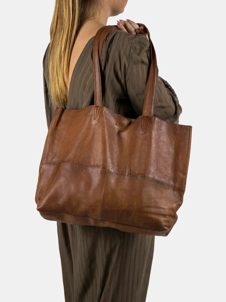 Re:Designed by Dixie Marlo Urban skulderveske i skinn Walnut-Damevesker-BagBrokers