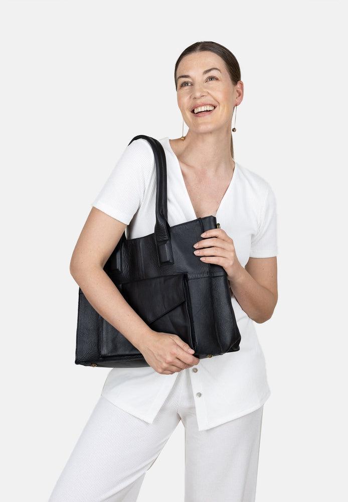 Re:Designed by Dixie Otilia Urban skinnveske Svart-Damevesker-BagBrokers