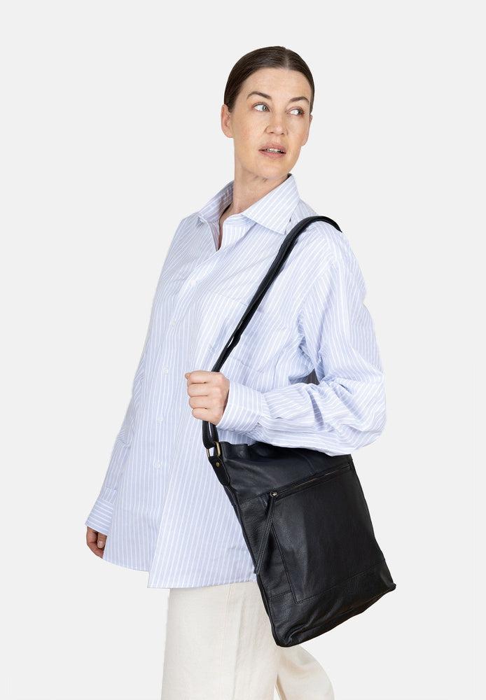 Re:Designed by Dixie Storslet skulderveske i skinn Svart-Damevesker-BagBrokers