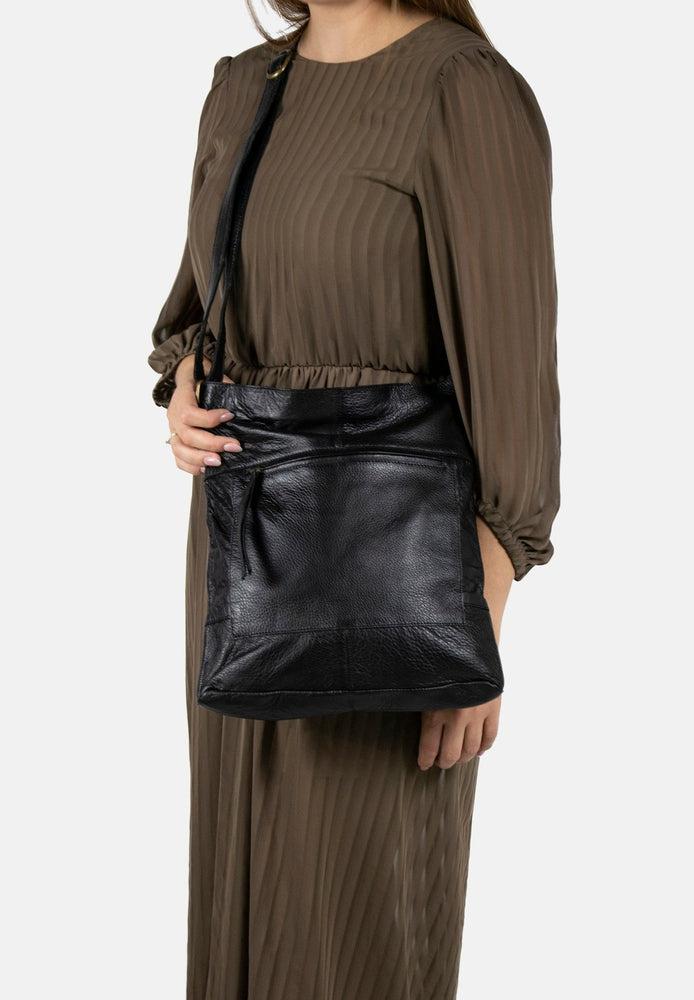 Re:Designed by Dixie Storslet skulderveske i skinn Svart-Damevesker-BagBrokers