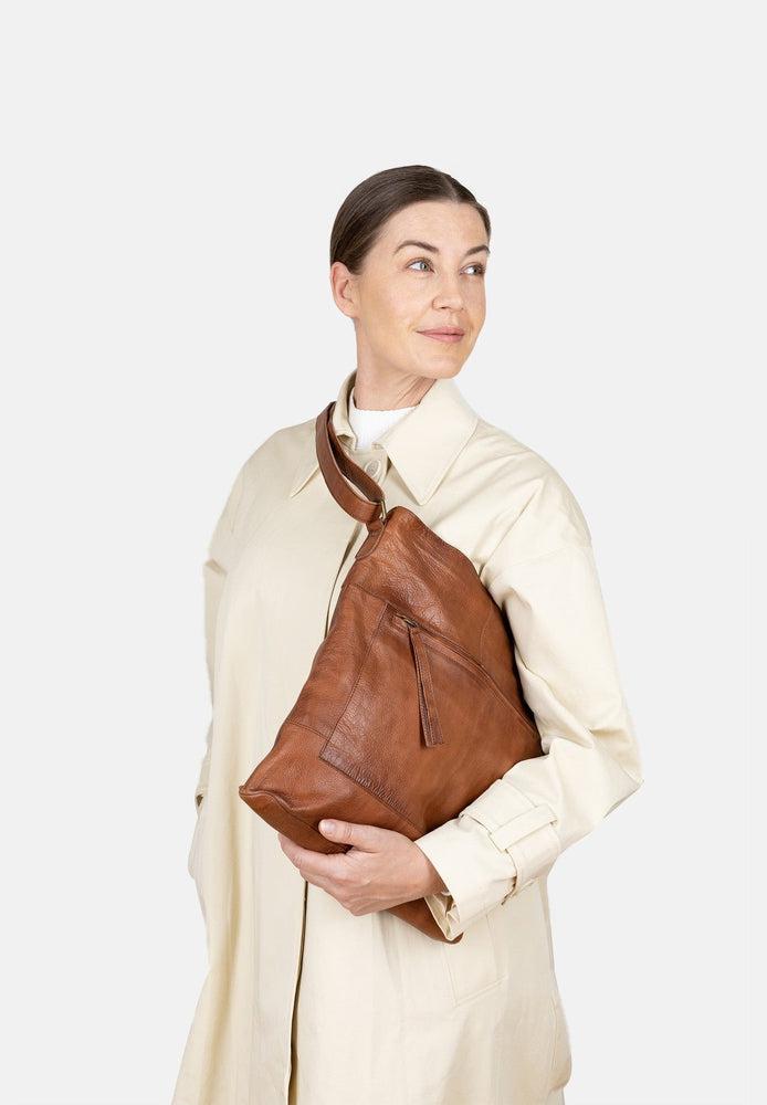 Re:Designed by Dixie Storslet skulderveske i skinn Walnut-Damevesker-BagBrokers