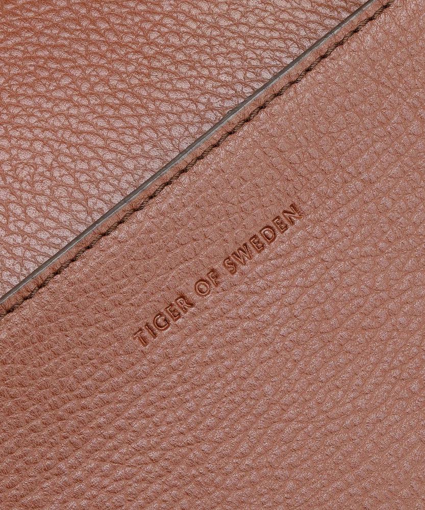 TIGER OF SWEDEN Bosun Skinn PC veske 15" Cognac-Bagger-BagBrokers