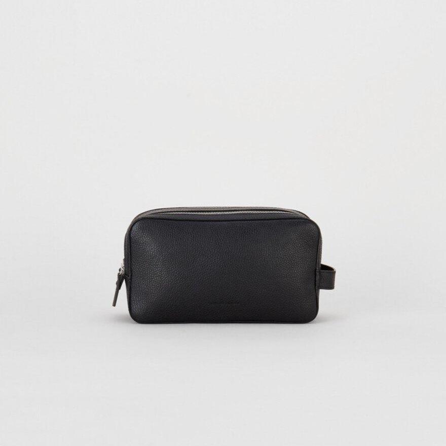 TIGER OF SWEDEN Wynd Wash bag Skinn toalettmappe Black-Bagger-BagBrokers