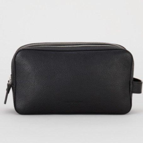 TIGER OF SWEDEN Wynd Wash bag Skinn toalettmappe Black-Bagger-BagBrokers