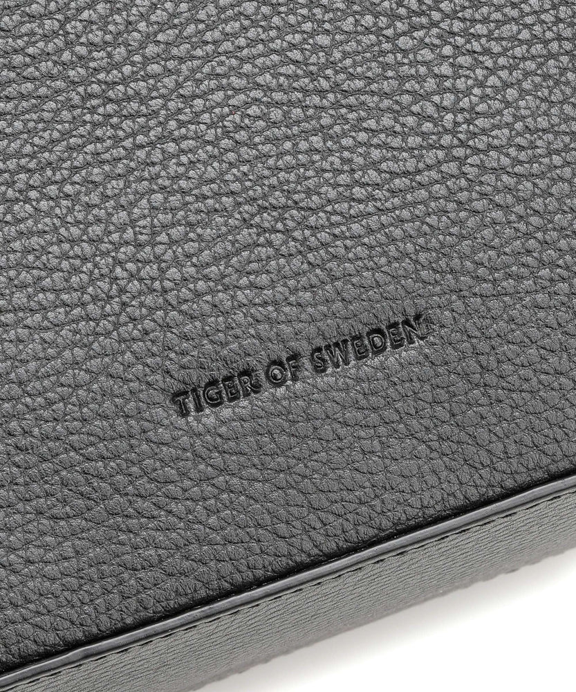 TIGER OF SWEDEN Wynd Wash bag Skinn toalettmappe Black-Bagger-BagBrokers