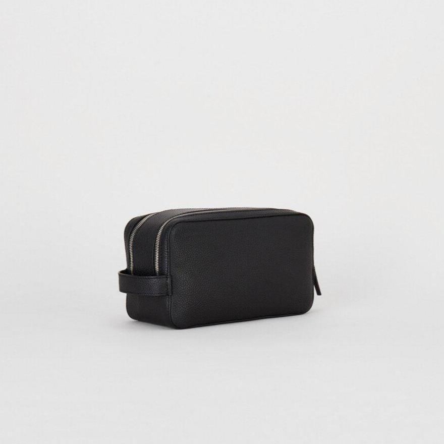TIGER OF SWEDEN Wynd Wash bag Skinn toalettmappe Black-Bagger-BagBrokers