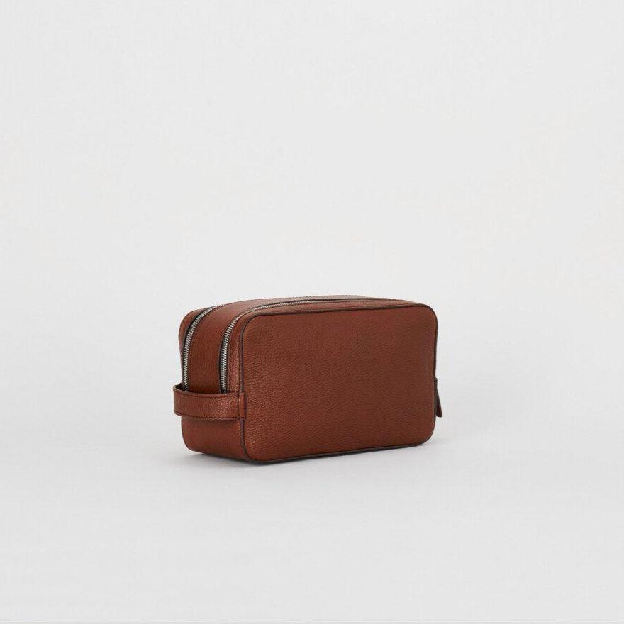 TIGER OF SWEDEN Wynd Wash bag Skinn toalettmappe Cognac-Bagger-BagBrokers