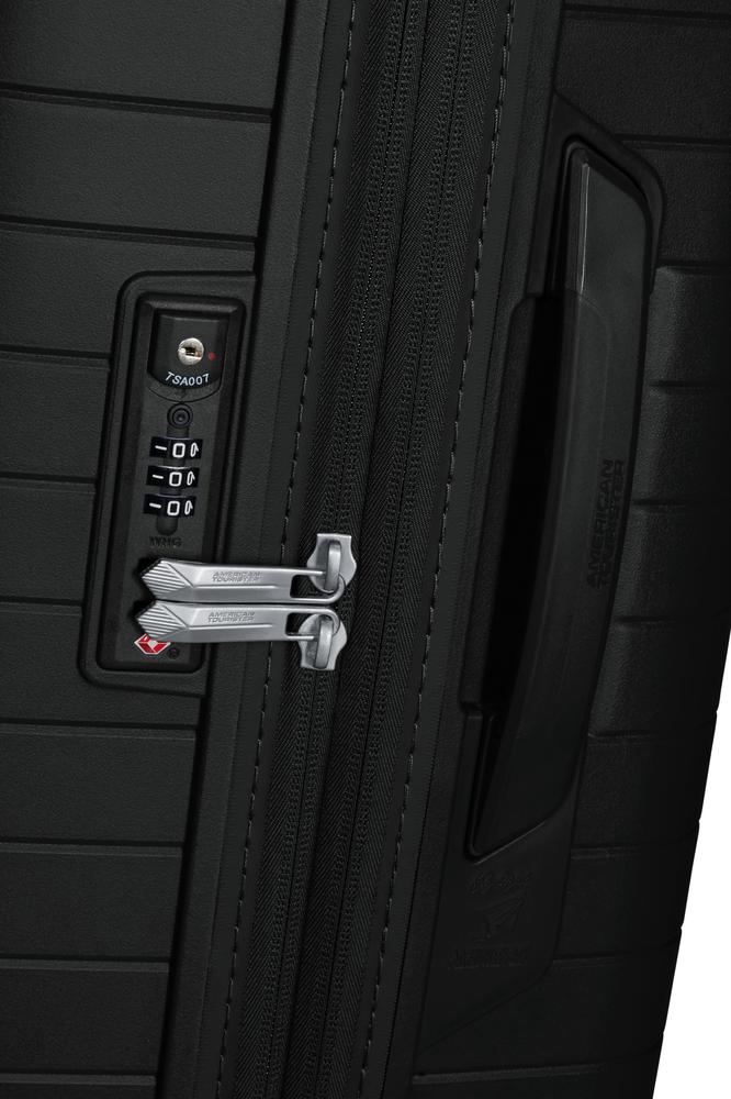 American Tourister FastForward ekspanderende medium koffert 68 cm Flash Black-Harde kofferter-BagBrokers