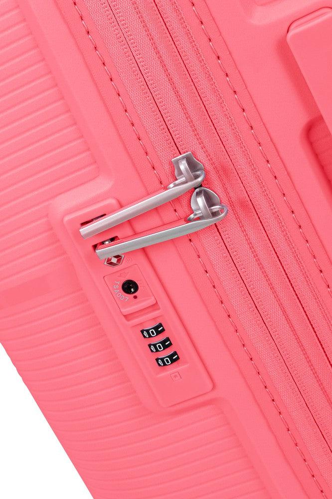 American Tourister StarVibe utvidbar medium koffert 67 cm Sun Kissed Coral-Harde kofferter-BagBrokers