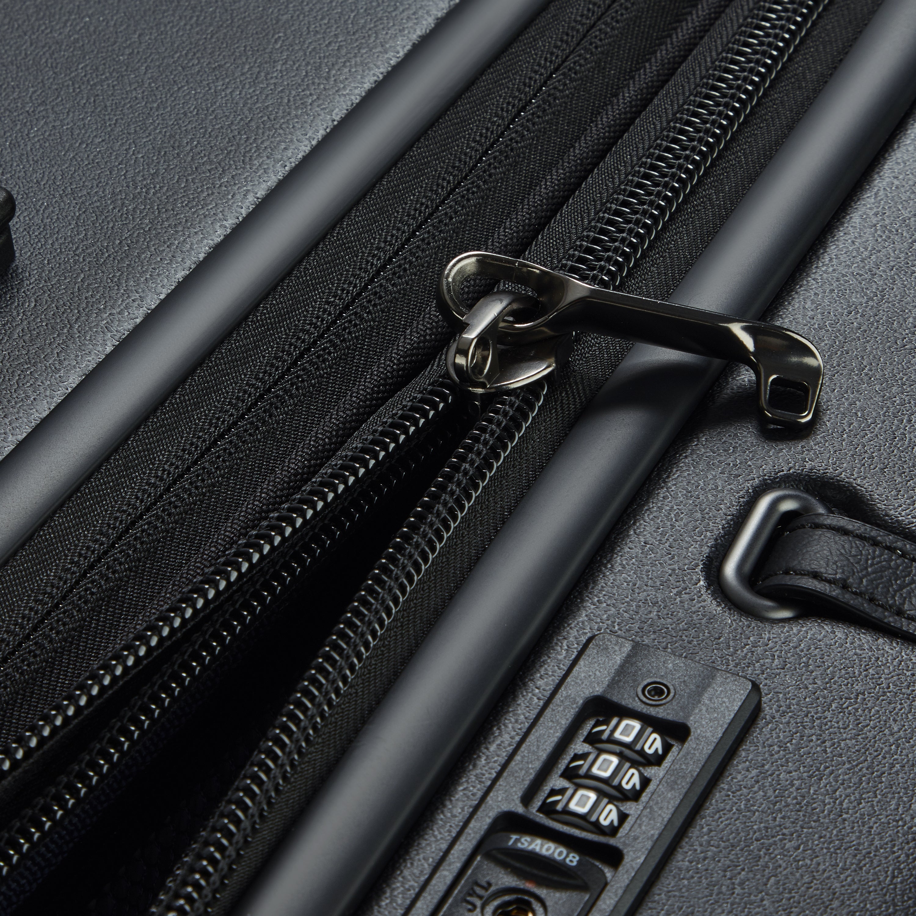 Delsey Cadence utvidbar ekstra stor koffert 82 cm Deep Black-Harde kofferter-BagBrokers