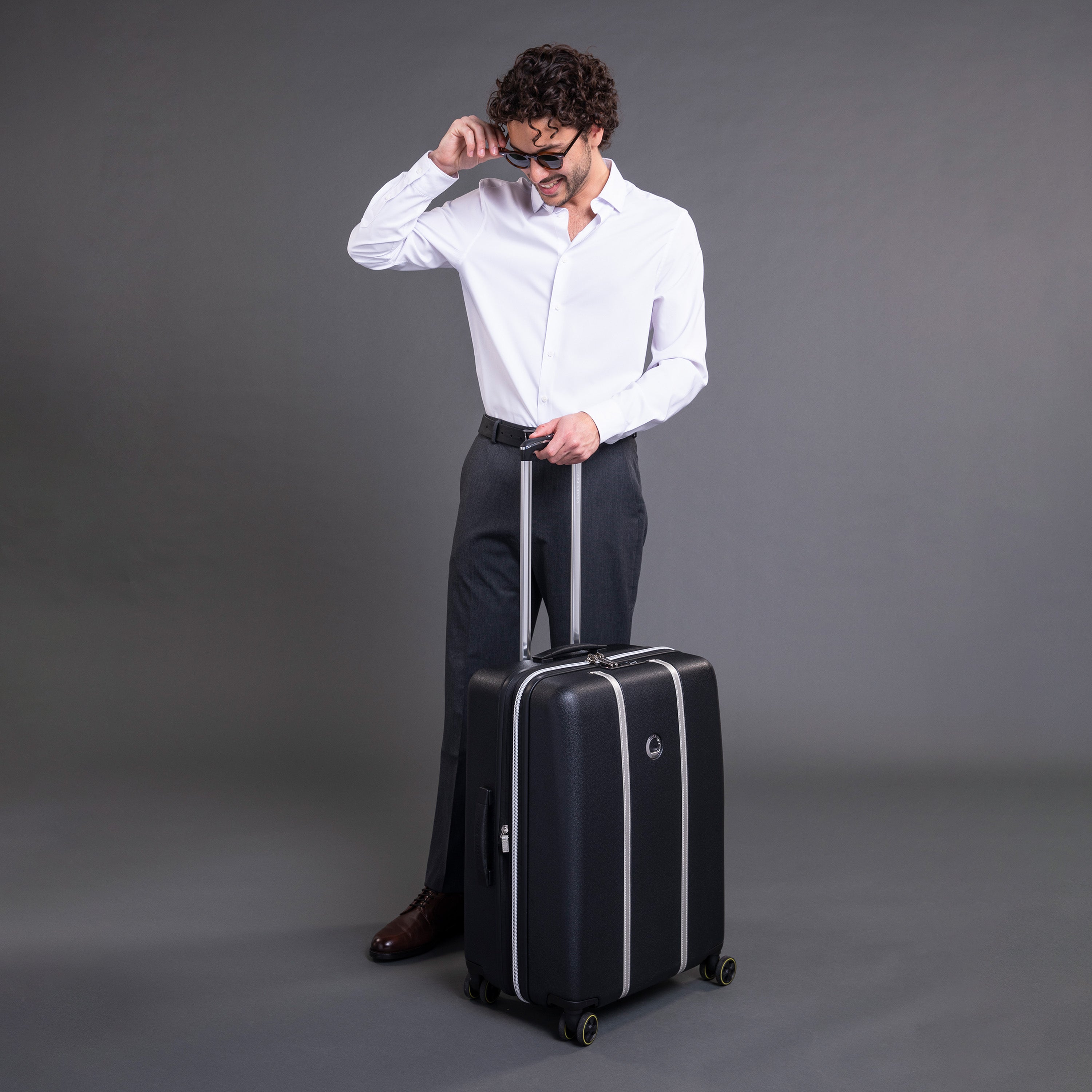 Delsey Cadence utvidbar stor koffert 76 cm Black/Silver-Harde kofferter-BagBrokers