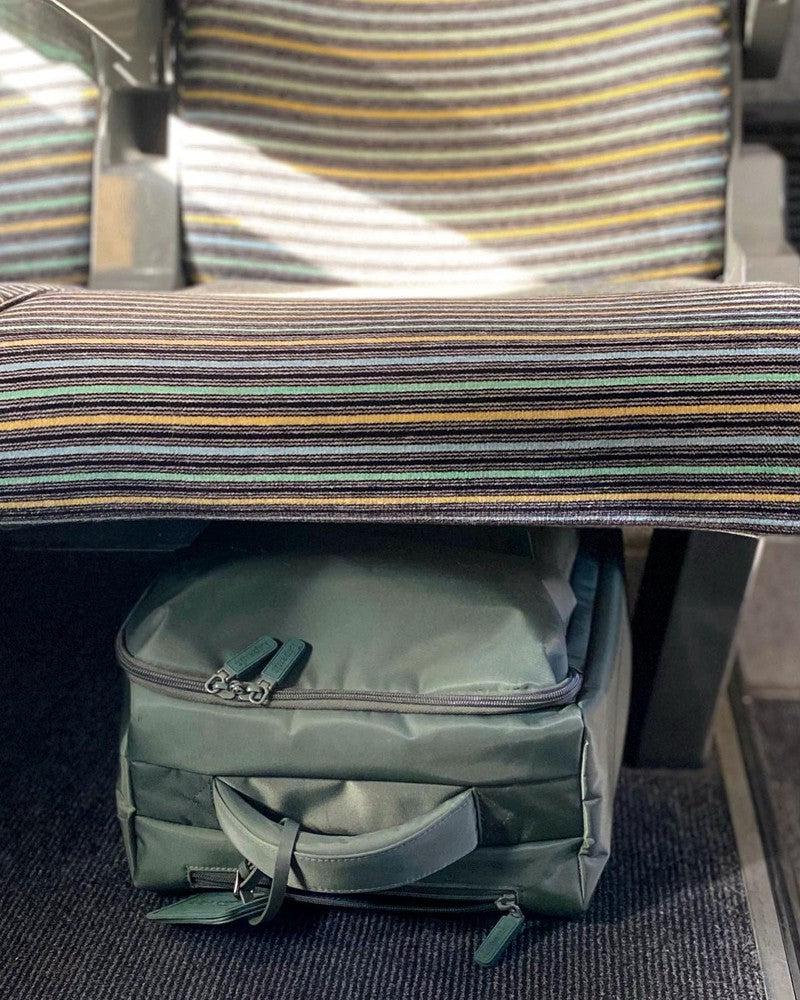 Lipault Foldable Plume Mini kabin koffert med 2 hjul 55 cm Khaki-Myke kofferter-BagBrokers