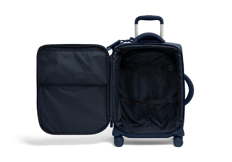 Lipault Plume kabinkoffert med 4 hjul 55 cm Navy-Myke kofferter-BagBrokers