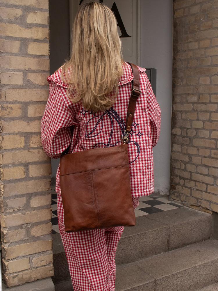 RE:DESIGNED EST 2003 Olea Big Crossover veske i skinn Walnut-Veske-BagBrokers