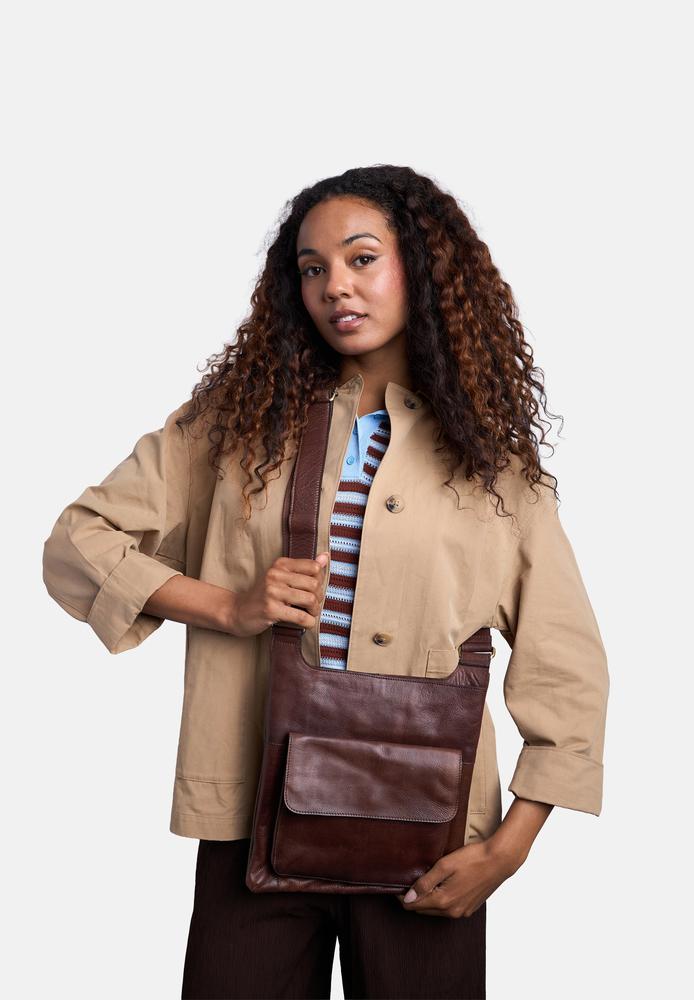 RE:DESIGNED EST 2003 Sara Big Crossover veske i skinn Woodsmoke-Veske-BagBrokers