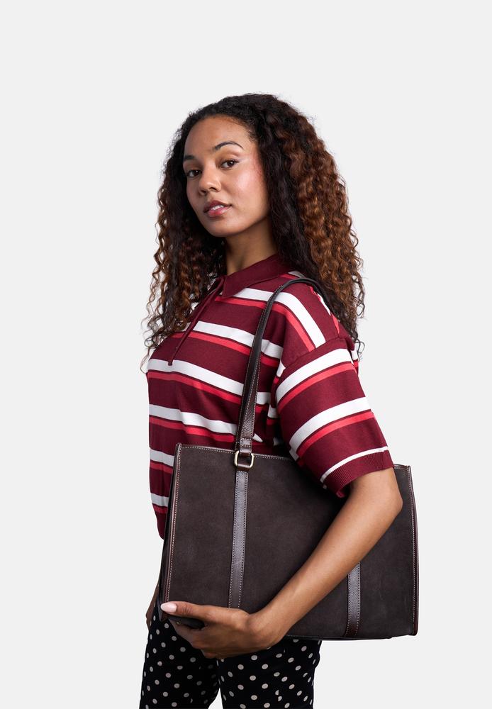 Re:Designed Est 2003 Sola skulderveske i semsket skinn Dark Brown-Veske-BagBrokers