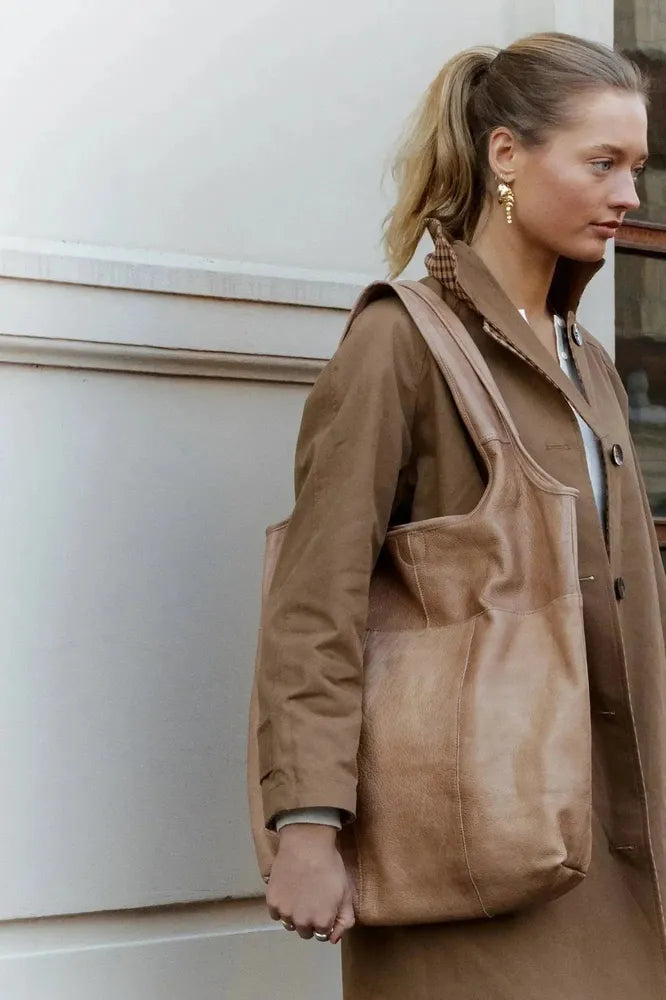 Re:Designed by Dixie Lyra Urban skulderveske i skinn Taupe-Damevesker-BagBrokers