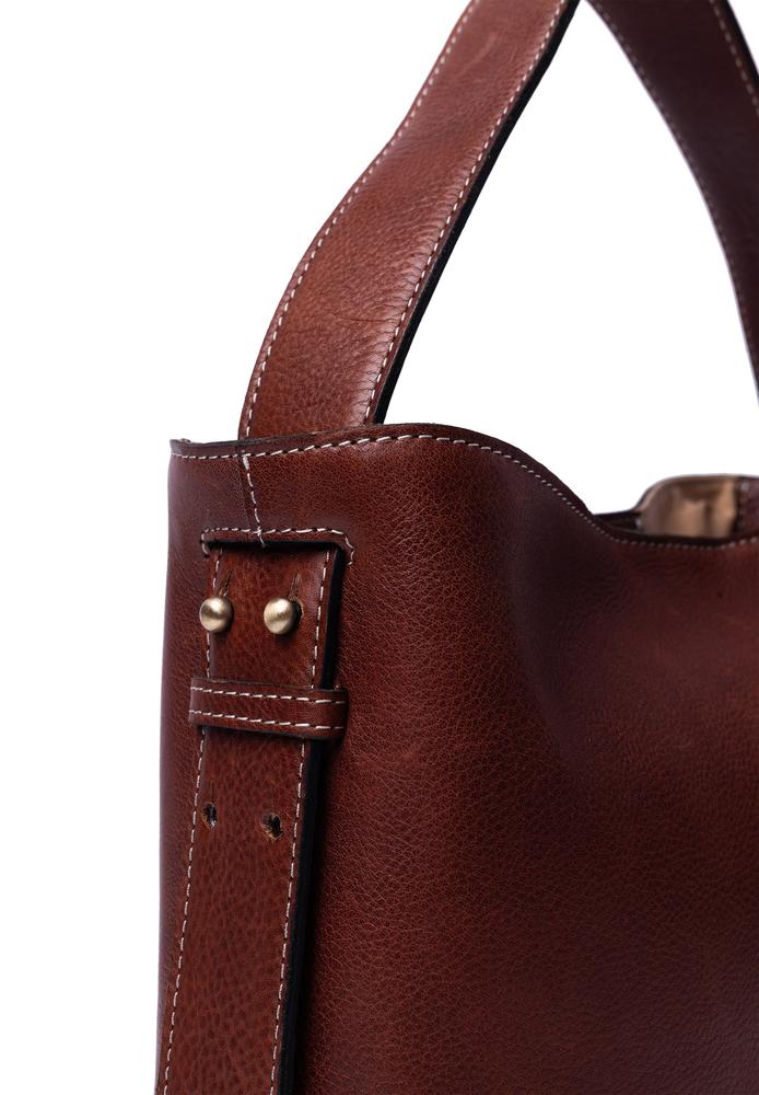 Re:Designed by Dixie Naya Small skulderveske i skinn Cognac-Damevesker-BagBrokers