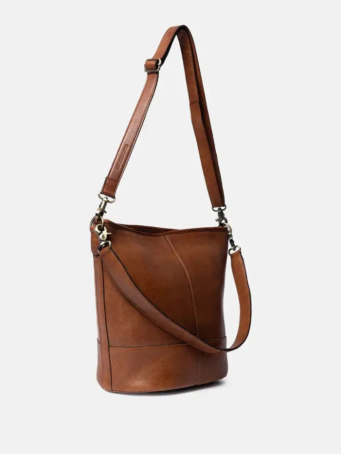 Re:Designed by Dixie Nomi skulderveske i skinn Walnut-Damevesker-BagBrokers